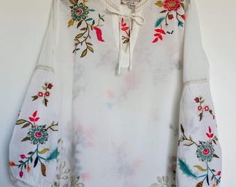 Johnny Was White Embroidered Blouse: Floral Embroidery, Long Sleeves, Size Medium