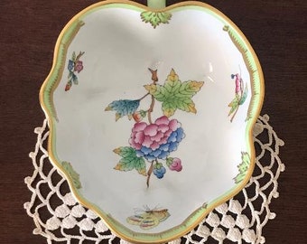 Herend Porcelain / Thousand Flowers / Green Handle / Hand Painted