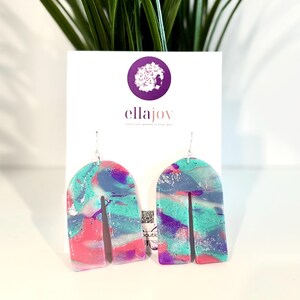 Lebendige bunte organische Ohrringe + eklektisch bunt + große Ohrringe + knalliger Sommerschmuck + flippige Ohrringe + boho retro