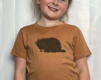 Ekologisk t-shirt med piggsvinsmotiv för småbarn
