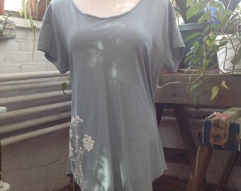 Queen Anne's Lace Scoop Neck Tee in Blue