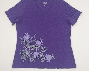 Passionsblomma V-ringad T-shirt för kvinnor