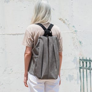 Zaino in tela vegana: zaino da viaggio da donna con tasche laterali Gray