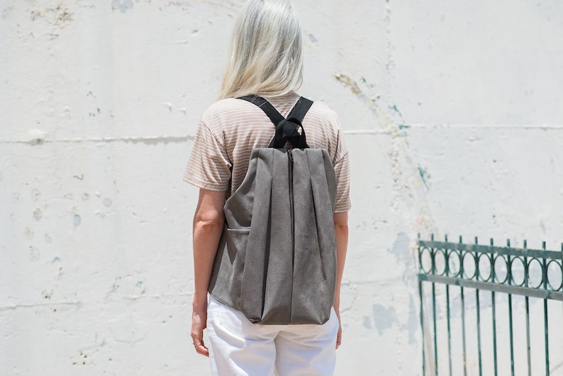 Zaino in tela vegana: zaino da viaggio da donna con tasche laterali Gray