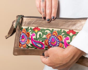 Pochette en cuir brodée : sac de soirée bohème ethnique