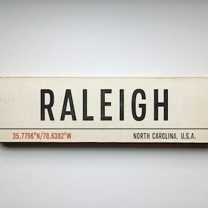 Cartello fatto a mano RALEIGH North Carolina - Cartello da viaggio in legno Raleigh NC - Cartello vintage USA - Cartello di destinazione antico - Regalo fatto a mano USA