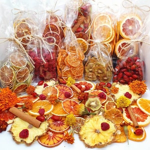 Dried citrus slices, lemon, tangerine, lime, grapefruit, blood orange, kiwi, strawberry or pineapple slices