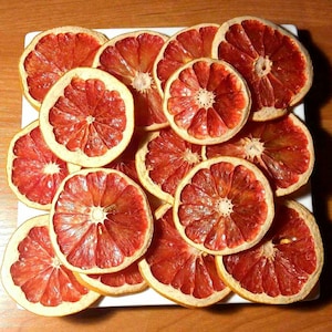 Dried grapefruit slices