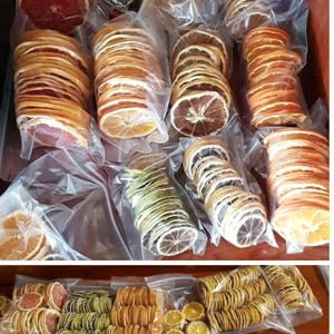 Getrocknete Orangen-, Zitronen-, Limetten-, Grapefruit-, Blutorangen-, Kiwi- oder Ananasscheiben