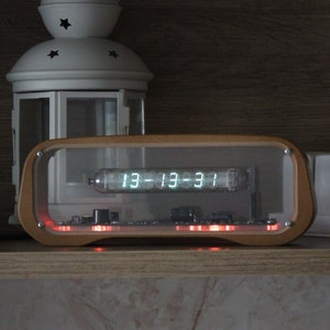 IV-18 VFD retro style desk clock neon watch with remote control USB type C socket || nixie tube era