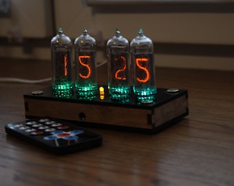 Nixie Tube Clock beinhaltet IN-14 Röhren und Gehäuse || oldschool kombiniert mit handgemachter Retro Dekor Kunst || Vintage Tischuhr