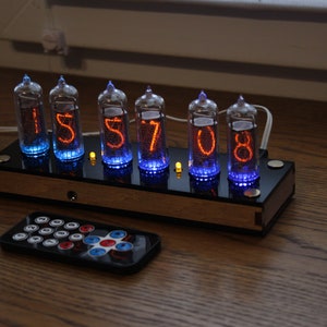 Nixie Tube Uhr gehören IN-14 Röhren und Gehäuse Oldschool kombiniert mit handgefertigter Retro-Dekor Kunst Vintage Tischuhr USB Typ C-Buchse