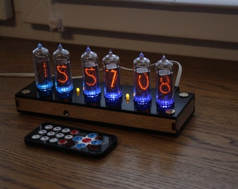 El reloj de tubo Nixie incluye tubos IN-14 y una caja de la vieja escuela combinada con un arte de decoración retro hecho a mano. Reloj de mesa vintage con conector USB tipo C