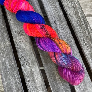 yarn, PRE-ORDER, havana nights, worsted yarn, dk yarn, sock yarn, fingering yarn, sw merino yarn, Indie dyed yarn, bright neon yarn