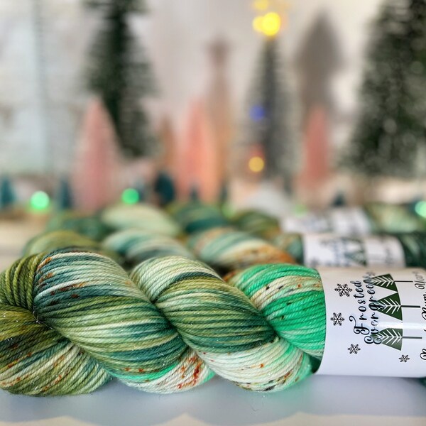 yarn, frosted evergreens, ready to ship, sparkle dk, green dk yarn, green sparkle dk, speckled dk, sw merino dk, green and white yarn,