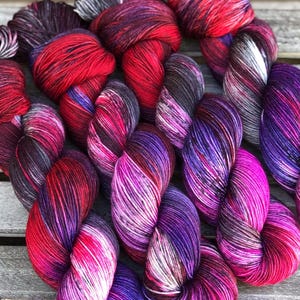 indie dyed yarn, vampire Hickey, sw merino yarn, halloween yarn, red and purple yarn, worsted yarn, DK yarn, sock weight yarn, knitting yarn