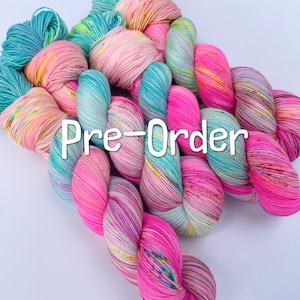 Hilo merino SW moteado: estilo playero, teñido a mano