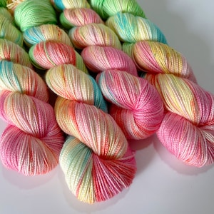 yarn, Atomic Retro Queen, silk yarn, silk sock yarn, retro 50s, sw merino yarn, silk fingering yarn, ready-to-ship yarn, pastel silk yarn