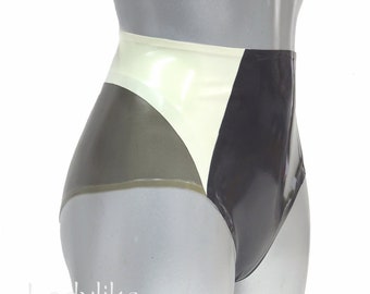 Può includere: Intimo a vita alta con uno schema di colori nero, bianco e grigio. L'intimo è realizzato in un materiale lucido, simile al lattice.