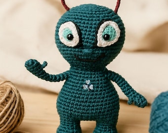 Lyra Quantic - Handmade Crochet Alien Doll