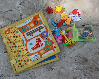 Spelling book with miniature objects and letters, Fabric Felt Playmat, Little quiet book, Learning alphabet ABC material by TomToy, 17x17cm