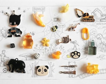 Bee I Spy trinkets set, I spy bag/ bottle filler, Cartoon buttons beads charms pendants miniatures findings , 1-5cm, Set of 20