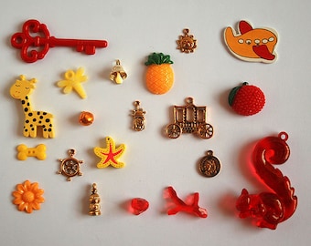 Queen I Spy trinkets set, I spy bag bottle filler, Cartoon buttons beads charms pendants miniatures findings, 1-6cm, Set of 20