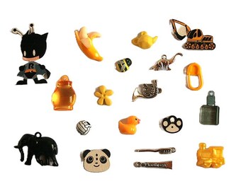 Bee I Spy trinkets set, I spy bag/ bottle filler, Cartoon buttons beads charms pendants miniatures findings , 1-5cm, Set of 20