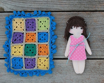Miniature crochet blanket, Granny squares blanket with pompom trim, hand crocheted mini doll dollhouse throw, 14x10cm