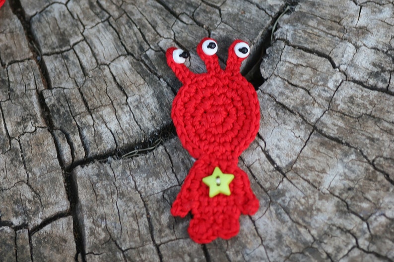 Outer space TomToy Crochet appliques, 1 piece/set red alien