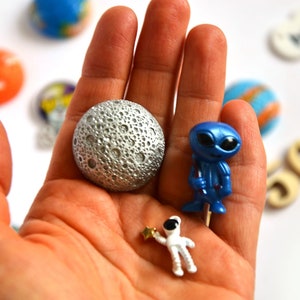 Space Theme I Spy trinkets, Astronaut Planets Alien miniatures, 1-3cm, Set of 22 image 3
