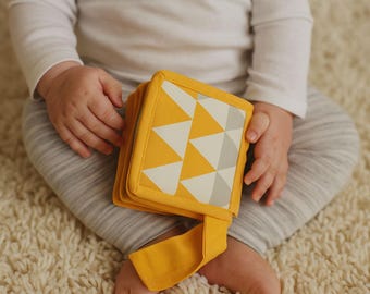 Mini quiet book - Flip, Pull, Play Anywhere, Soft Sensory Travel Fabric Activity Book , 10x10cm, 6 pages