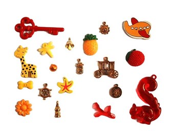 Queen I Spy trinkets set, I spy bag bottle filler, Cartoon buttons beads charms pendants miniatures findings, 1-6cm, Set of 20