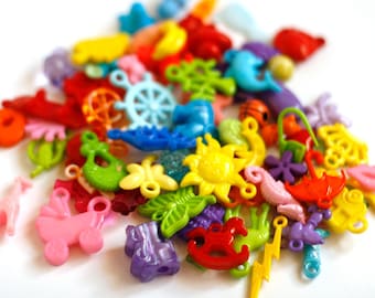 Plastic Rainbow I Spy trinkets for colorful liquid I spy bottles, 1-3cm, Set of 10 trinkets in 7 colors