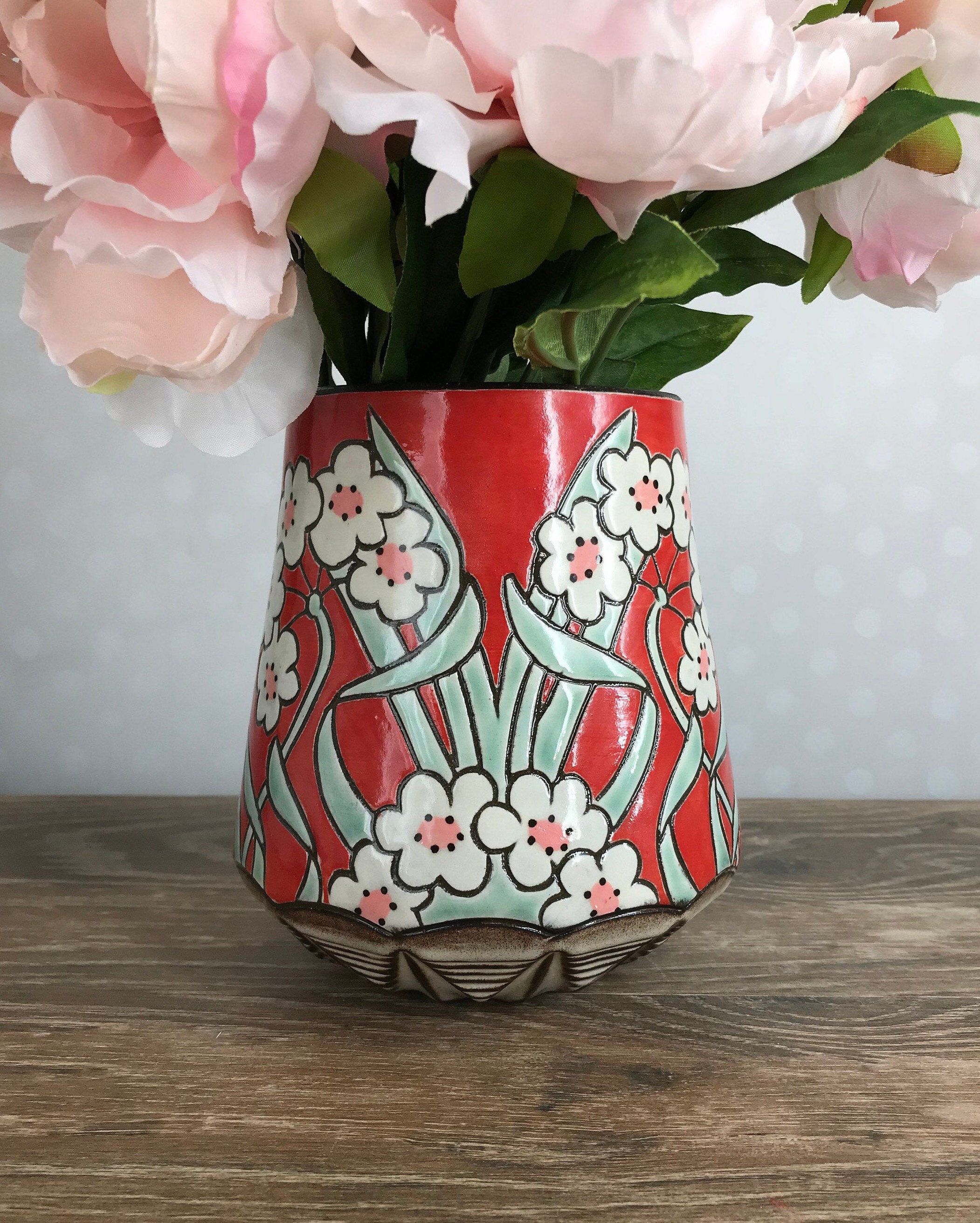 A vase of flowers descriptive essay image