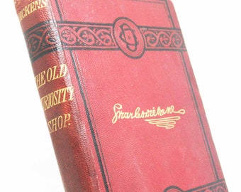 La tienda de antigüedades de Charles Dickens, libro ilustrado de tapa dura de la década de 1910. Un clásico histórico.
