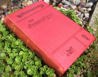 Los papeles del Club Pickwick de Charles Dickens (edición antigua) – Clásico histórico de tapa dura roja de gran formato