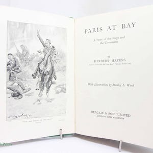 Paris At Bay, A Story of the Siege and the Commune des années 1930, livre ancien vintage illustré en vert