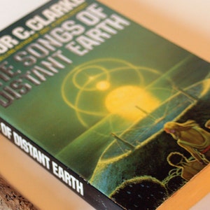 arthur c clarke the songs of distant earth arthur c clarke the songs of distant earth