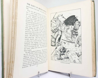 Könnte beinhalten: Eine Schwarzweißillustration einer Kampfszene. Das Bild zeigt römische Soldaten, die gegen eine Gruppe von Kriegern in Streitwagen kämpfen. Der Text "The Battle on the Shore" ist unter dem Bild gedruckt.