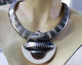 Amazing large Ermani Bulatti  vintage silvertone designer necklace from the 1980s.