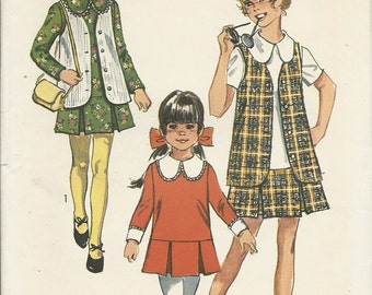 Simplicity 8992   Girls Dress with Detachable Collar, Cuffs and Vest    C1970    Size 8 Uncut