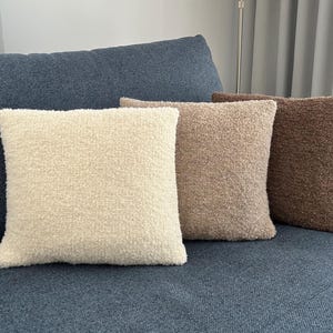 Knitted cushion pillow, natural wool pillow, hand knit Alpaca Boucle pillow, zipper cushion cover, custom knit pillow, knitted pillow case