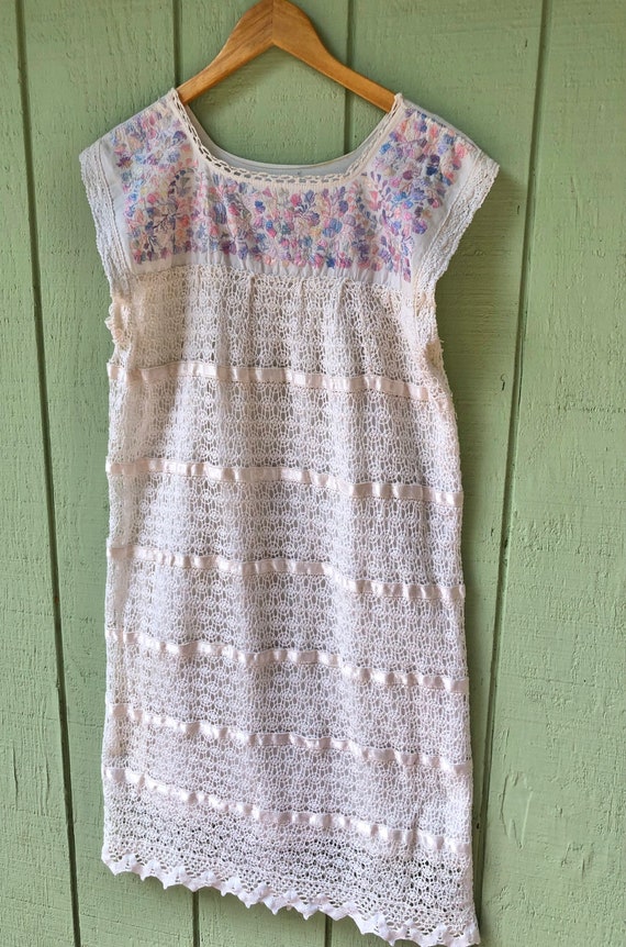 Beautiful Vintage Pastel Mexican Smock Dress