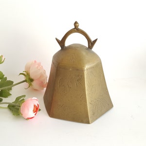 Temple Bell! Vintage Etched Brass Gong Meditation Figure and Floral 6.5&quot; tall