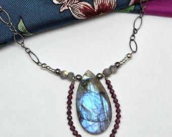Flashy Labradorite pendant necklace with Faceted Garnets, one of a kind