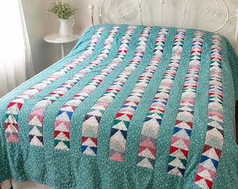 Kołdra w stylu vintage z początku lat 90. w stylu Calico Revival, patchwork Flying Geese, pościel Teal Cottagecore