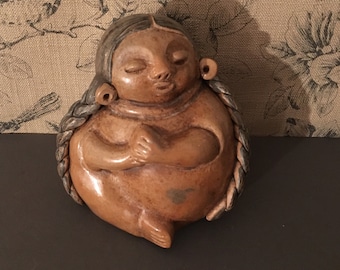 Baked Clay Boterismo-Style Round Female Figure in Meditative Pose with Two Long Dark Braids, Pre-Colombian Reproduction, Calima