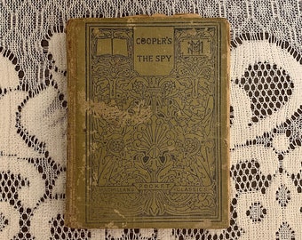Antique Book Novel “Cooper’s The Spy” The Macmillan Pocket Classics, kleines Buch, Fotografie Requisite, antikes Dekor, Military Green, Bibliothek