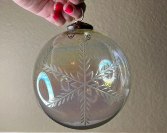 ヴィンテージの虹色に輝く大きなカットガラスのクーゲルクリスマス